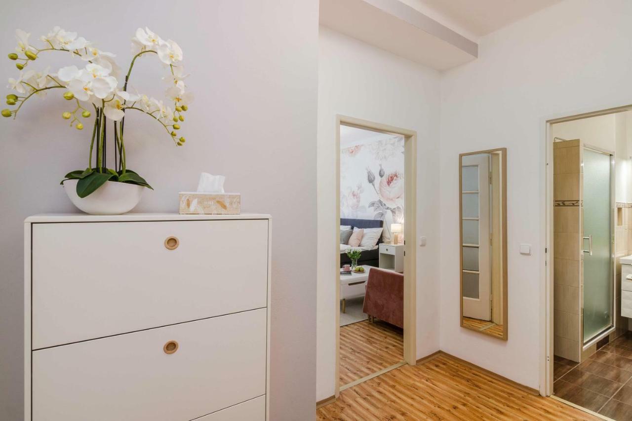 Apt In Prague Charles Bridge 1Km By Michal&Friends Exterior foto